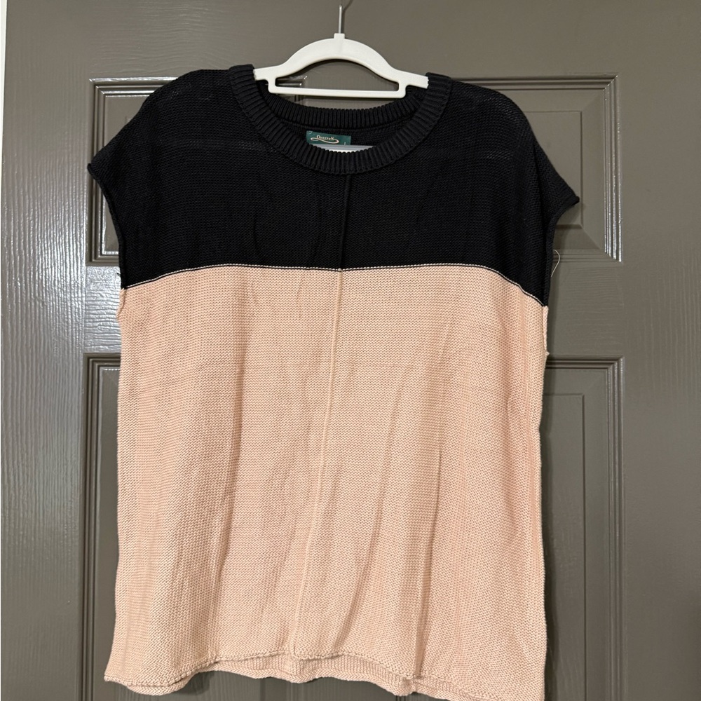 Colorblock Knit Top - Black and Cream